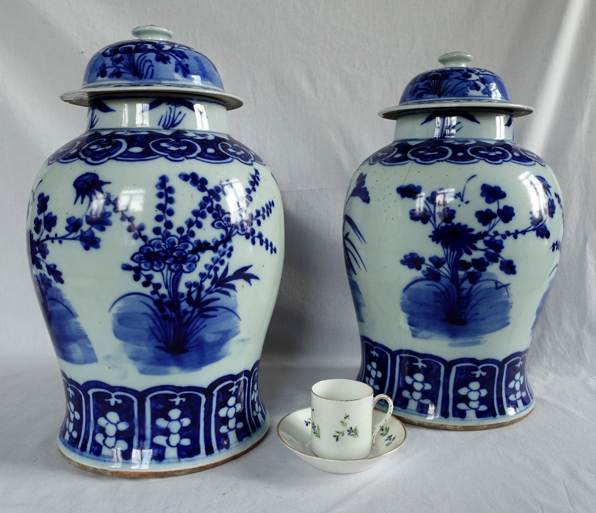 Pair Of Large Hue Blue Porcelain Potiches - Indochina Or China 41cm