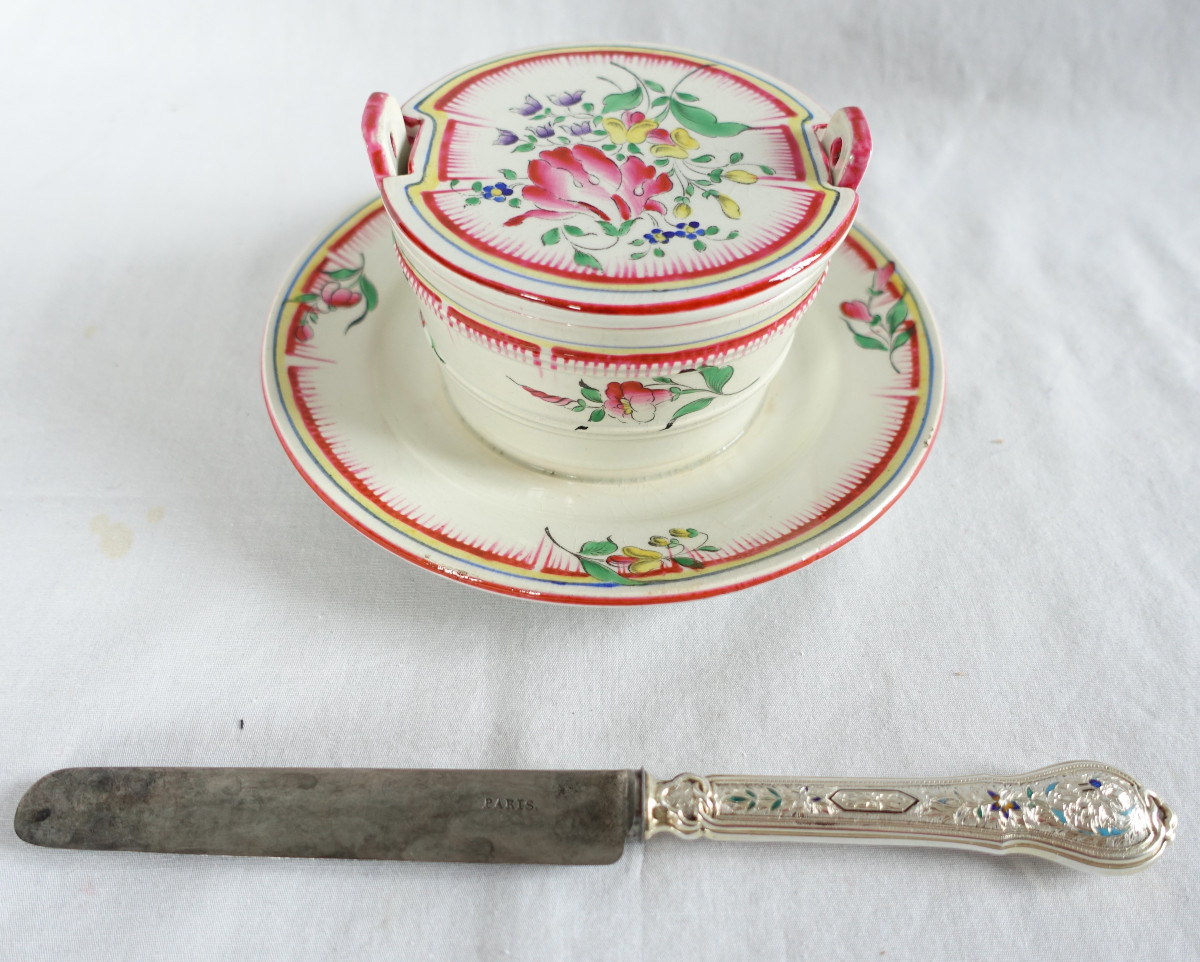 Lunéville - Rare Polychrome Earthenware Butter Dish With Street Lamp Decor & Its Enameled Silver Knife