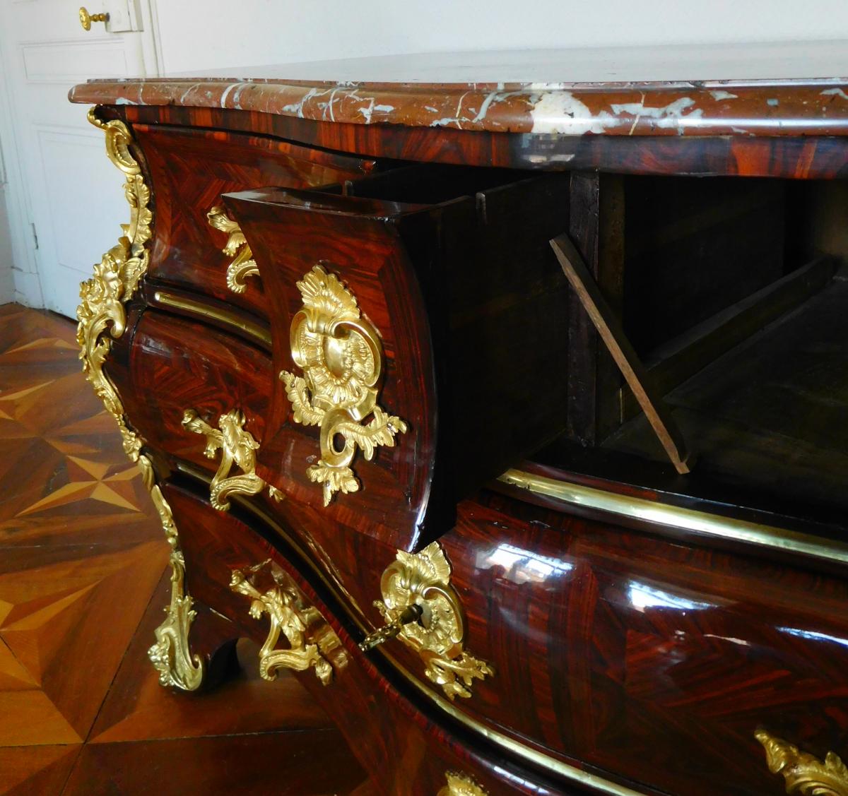 Commode Tombeau En Bois De Violette d'époque Régence Louis XV  Attribuée à Jean Charles Saunier-photo-7