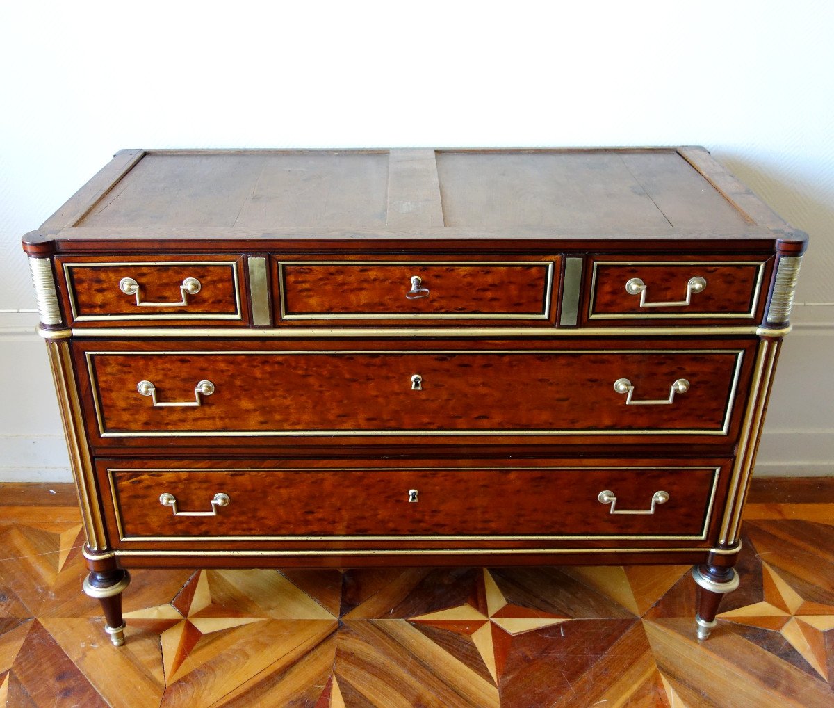 Louis XVI Directoire Commode In Speckled Mahogany, Turquin Marble And Trefoil Key - Late 18th-photo-7