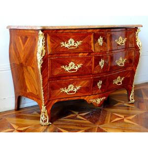 Jb Hedouin : Commode Tombeau d'époque Louis XV En Bois De Rose, Vers 1750 - Estampillée