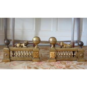 Paire De Grands Chenêts De Château En Bronze Ciselé d'époque Louis XVI - Modèle Aux Lions