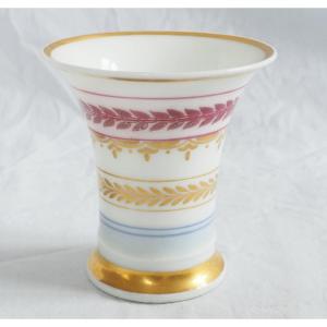 Petit Vase De Forme Jasmin En Porcelaine De Paris époque Empire Restauration