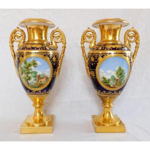 Paire De Vases Empire En Porcelaine Dorée Et Bleu à Paysages