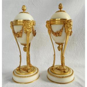 Paire De Cassolettes à Bougeoirs Renversés En Bronze Doré Et Marbre, Style Louis XVI