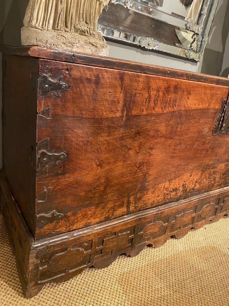 Renaissance Walnut Chest -photo-3