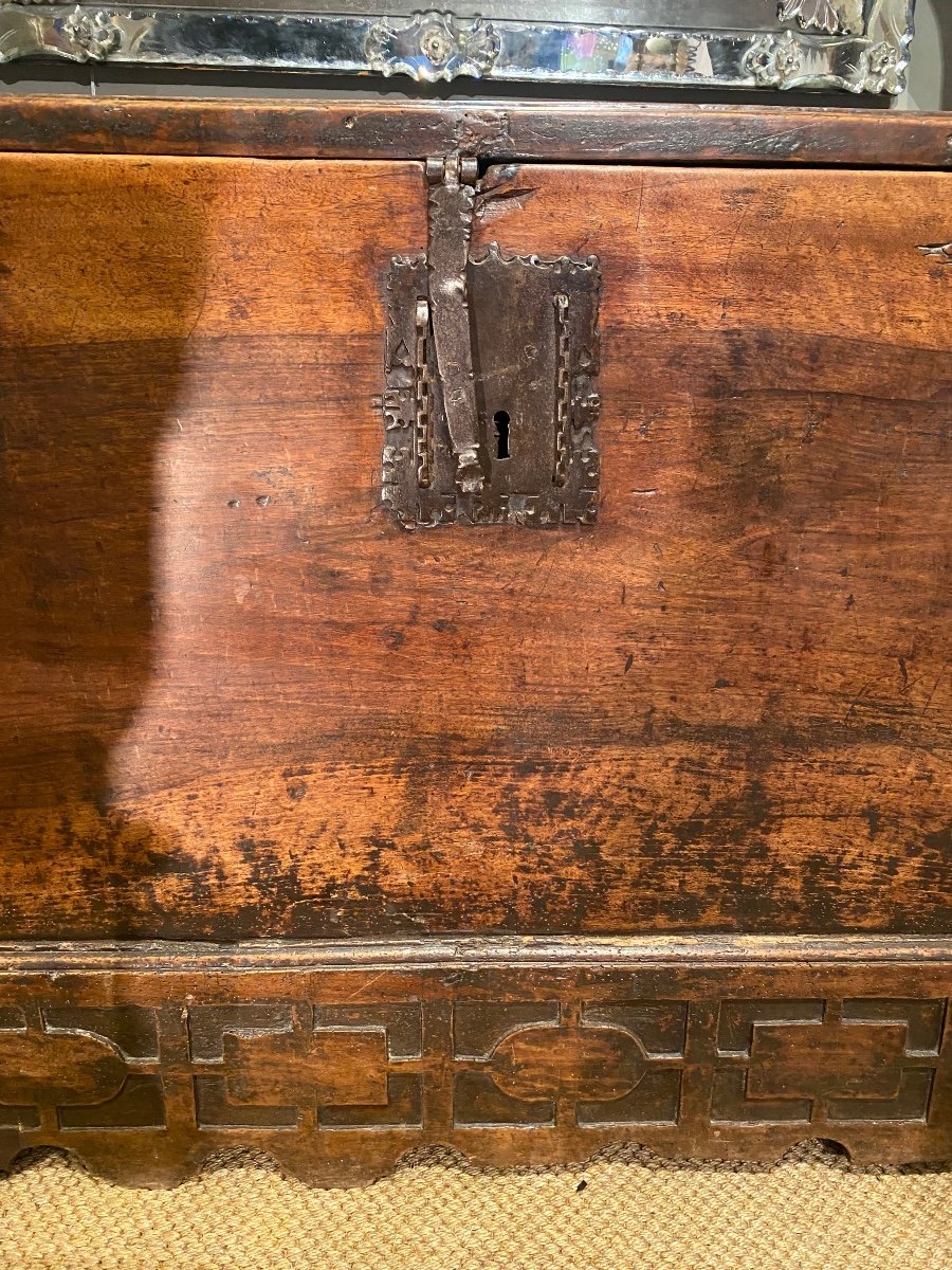 Renaissance Walnut Chest -photo-4