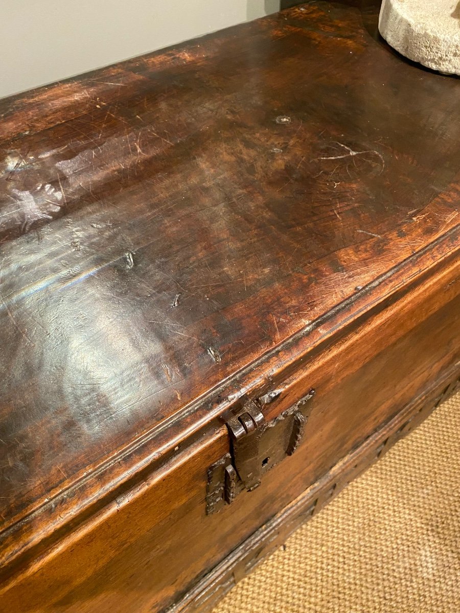 Renaissance Walnut Chest -photo-3