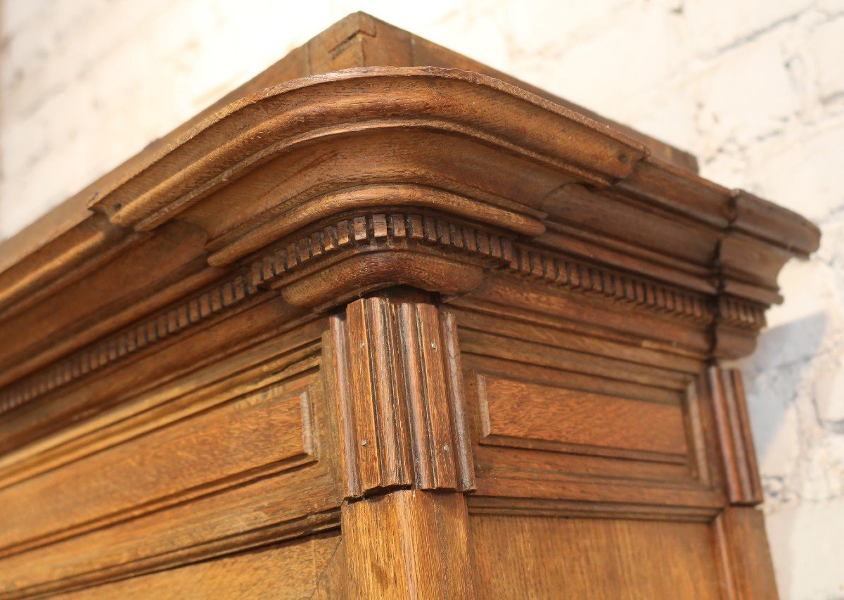 Small Two-body Display Cabinet Bookcase In Oak.-photo-4