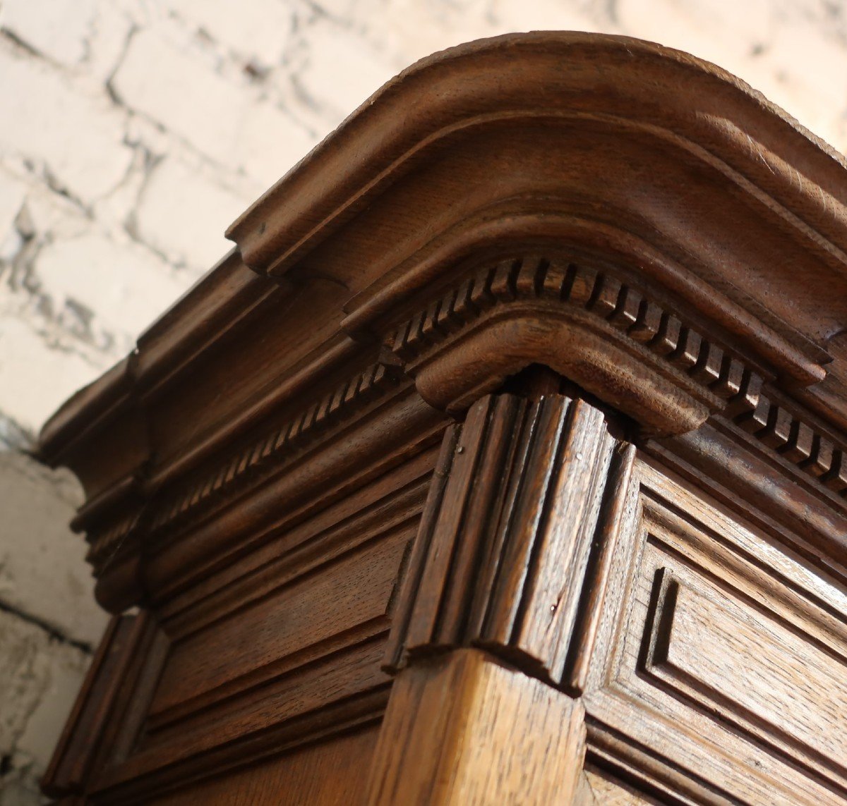 Small Two-body Display Cabinet Bookcase In Oak.-photo-5