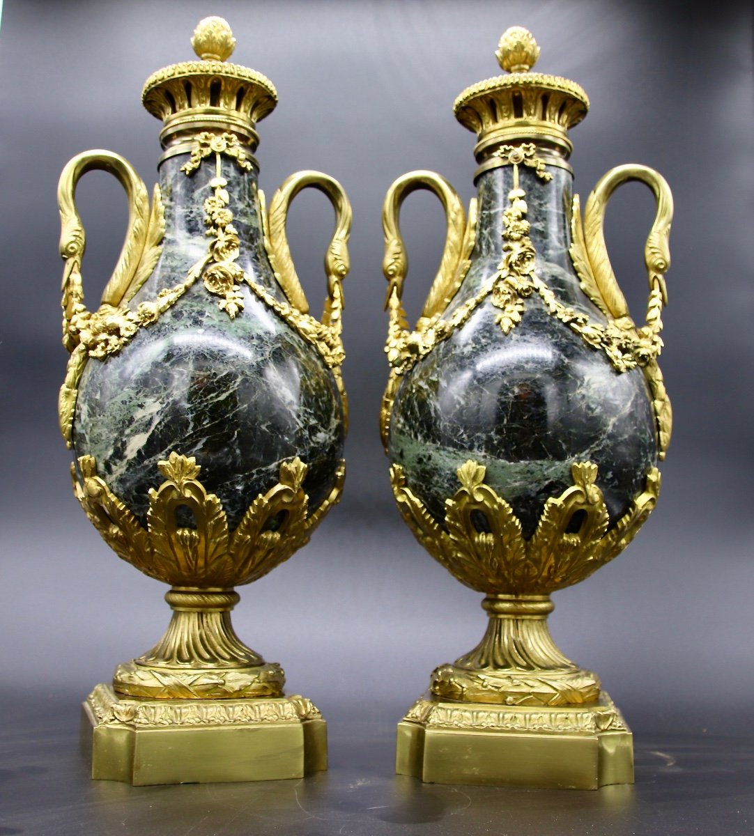 Grande Paire De Vases Urnes XIXème En Marbre Et Bronze Doré-photo-4