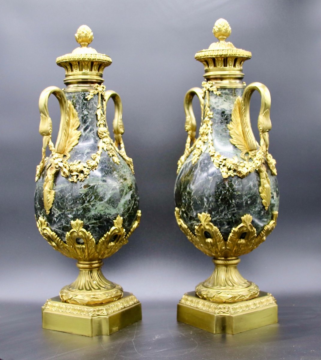 Grande Paire De Vases Urnes XIXème En Marbre Et Bronze Doré-photo-6