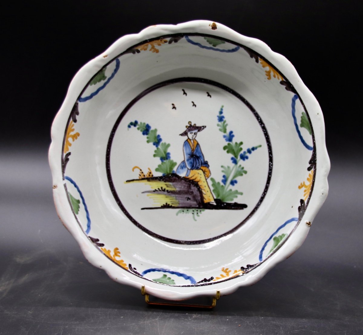 Large 18th Century Auxerois Salad Bowl With Chinese Decor 