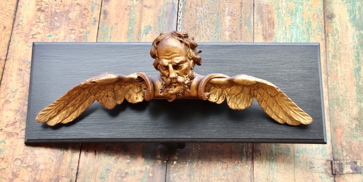 17th Century Golden Wood Representing The Head Of A Winged Old Man 