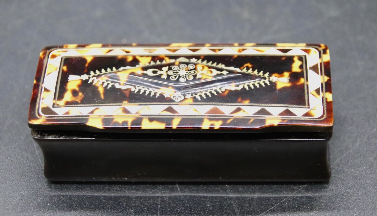 Napoleon III Tortoiseshell And Mother-of-pearl Snuff Box -photo-2