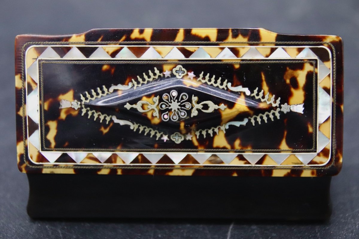 Napoleon III Tortoiseshell And Mother-of-pearl Snuff Box -photo-2