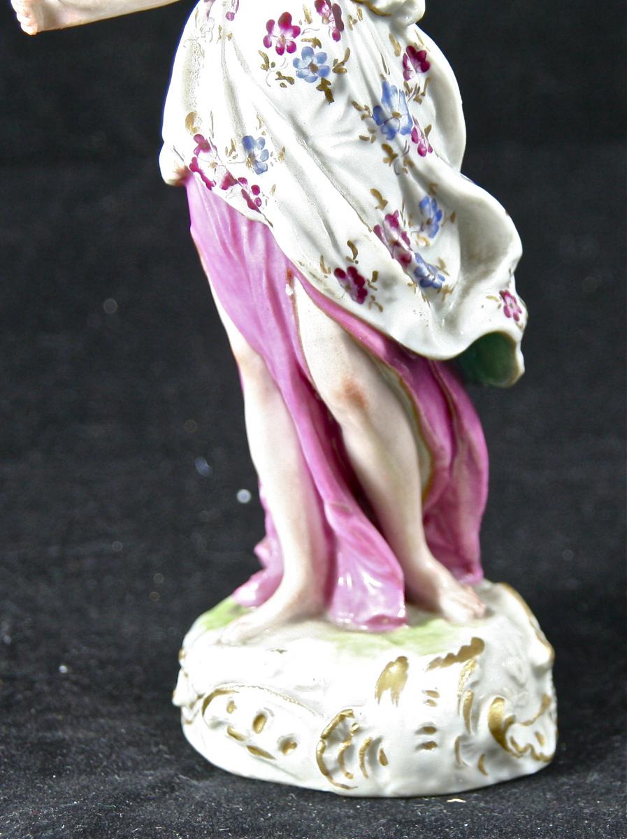 "jeune Femme à La Colombe" En Porcelaine De Saxe XIXème-photo-4