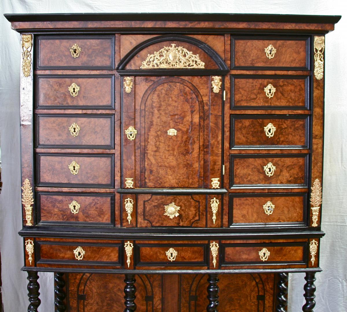 Cabinet XVIIIème En Placage d'époque Louis XIV