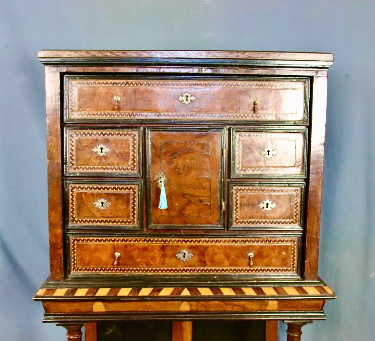 18th Century Walnut Cabinet-photo-4