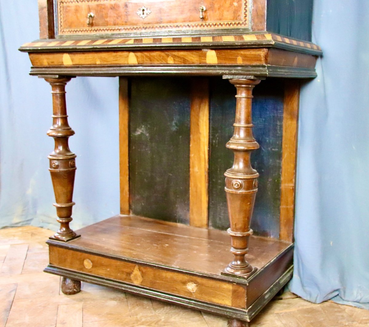 18th Century Walnut Cabinet-photo-5