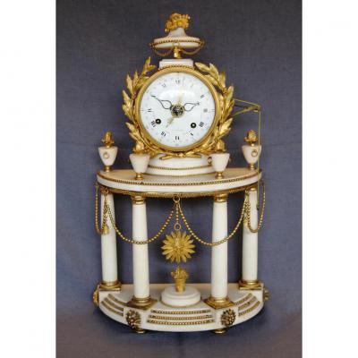 pendule portique Louis XVI