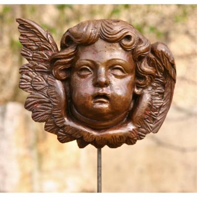 XVIIIth Angel Head In Carved Walnut