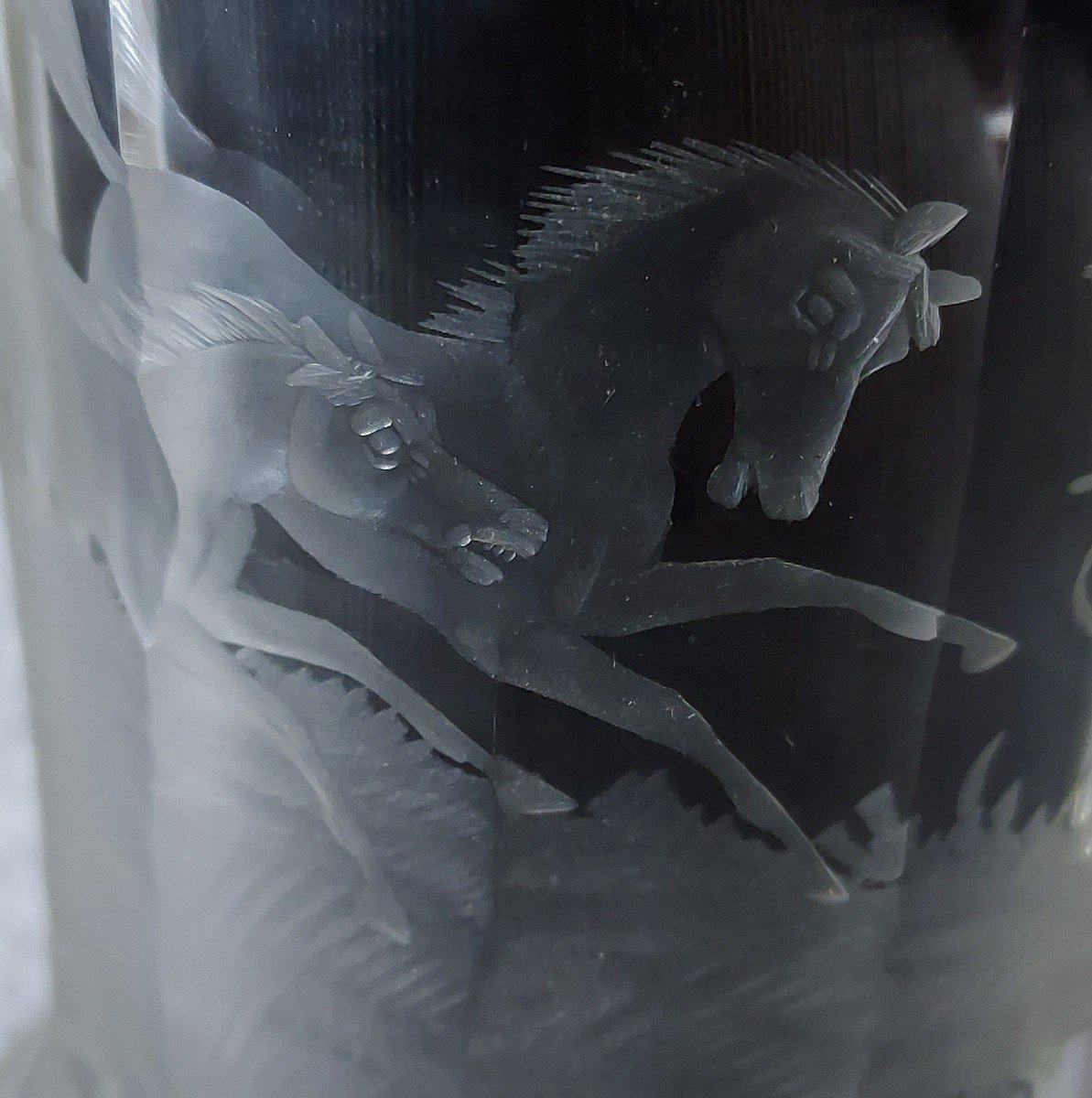 Cut Glass Beer Mug With Sides And Two Horses Running In The Countryside -photo-1