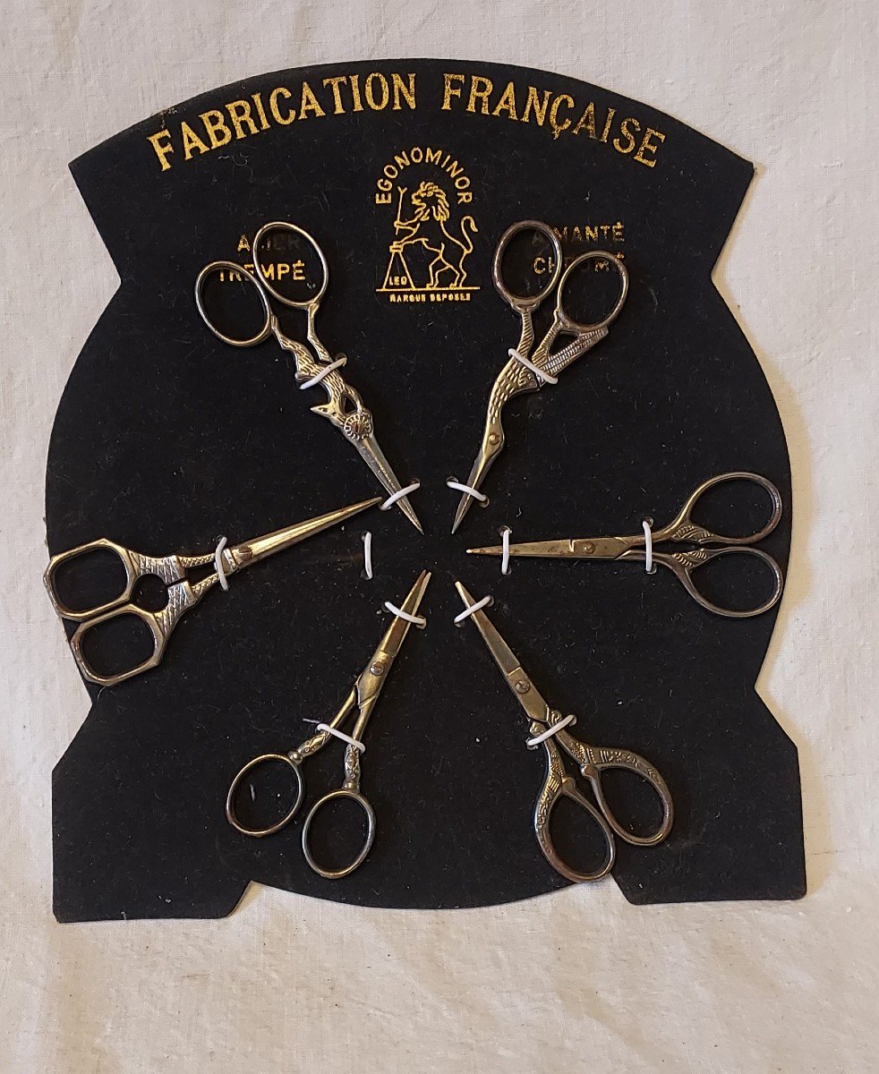 Old Sewing: Store Presentation Cardboard With Six Scissors In Various Styles 