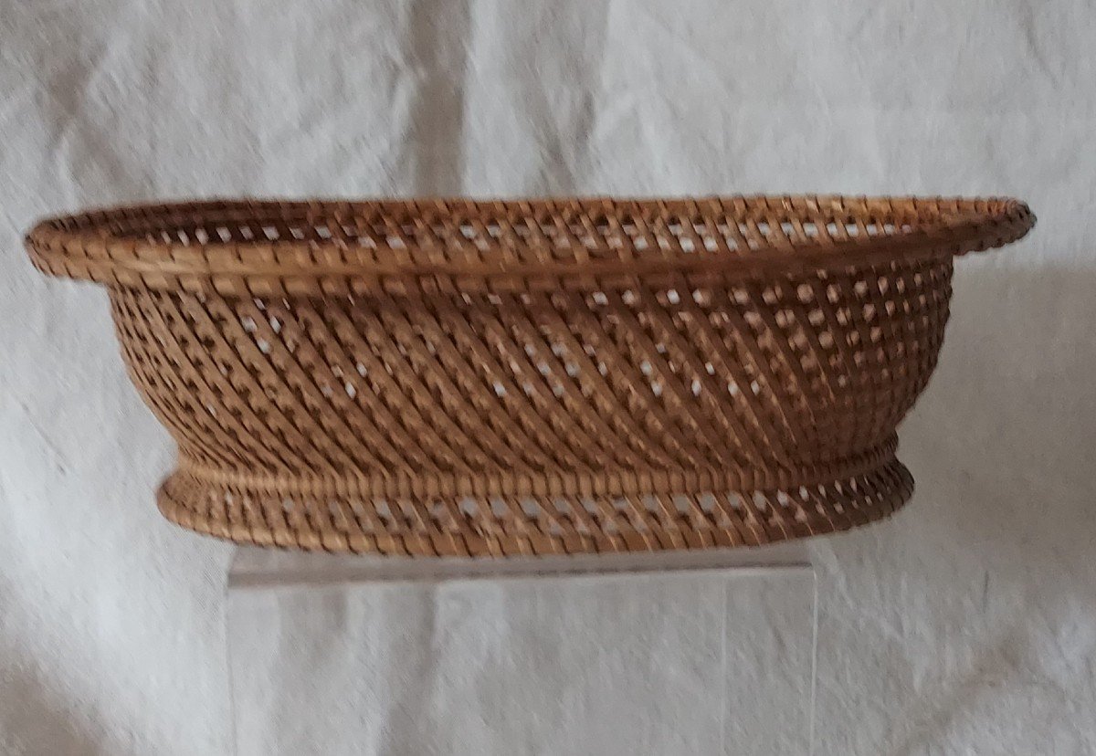 Oval Elongated Basket With Rim In Wicker Basketwork From The 19th Century -photo-4