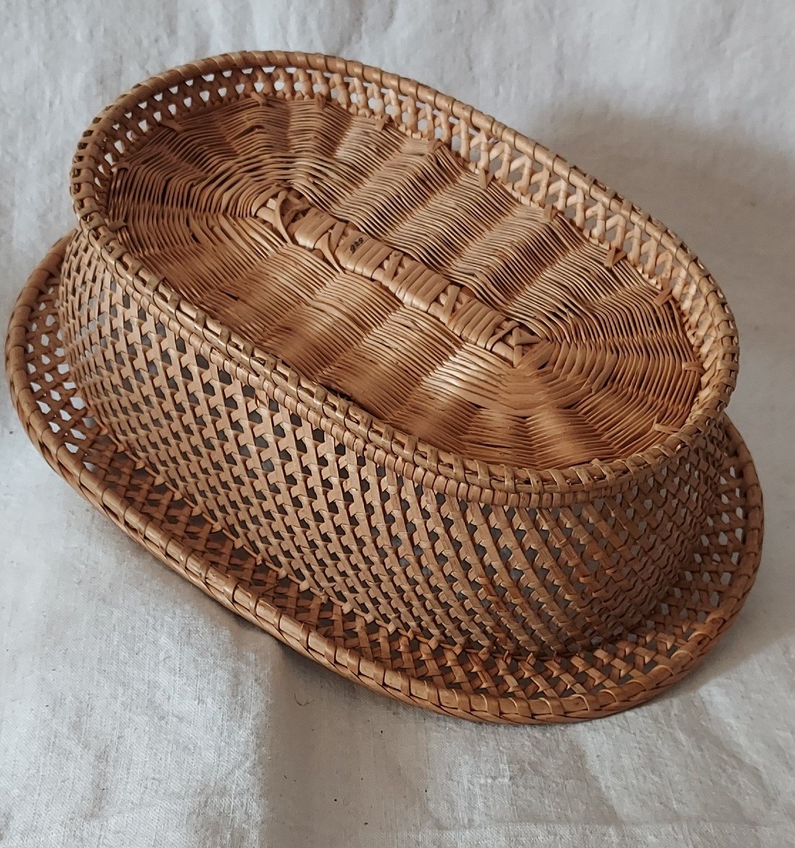 Oval Elongated Basket With Rim In Wicker Basketwork From The 19th Century -photo-1