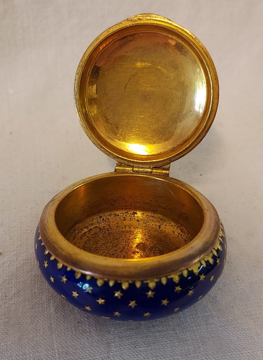 Pill Box In Bressan Enamel With Flowered, Beaded And Starry Decor From The 19th Century -photo-4