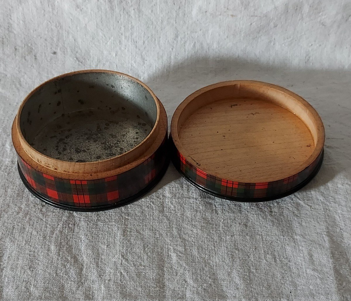 Round Tea Box In Scottish Clan "mcduff" Known As Maucline Ware Of Scotland-photo-3