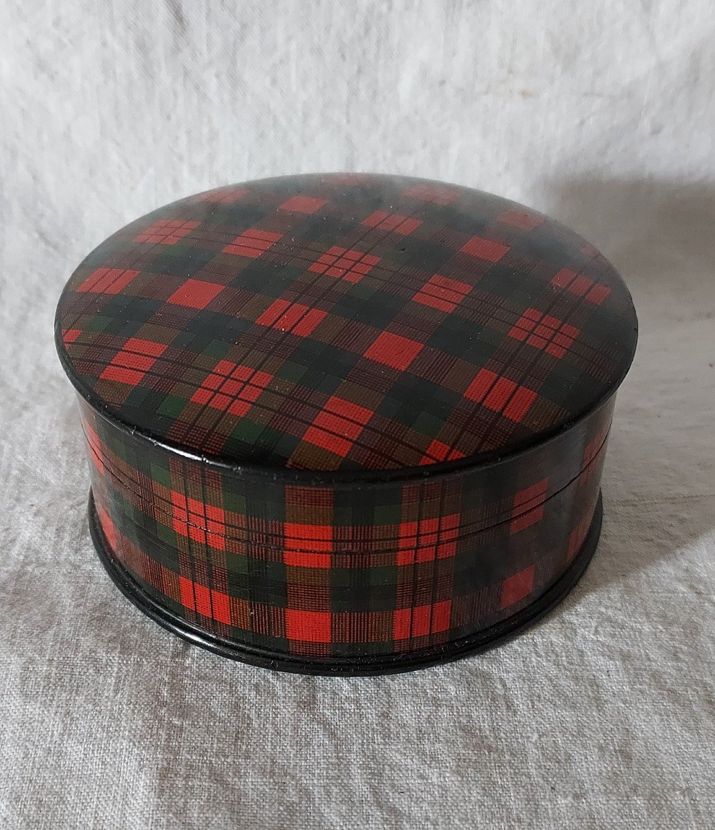 Round Tea Box In Scottish Clan "mcduff" Known As Maucline Ware Of Scotland