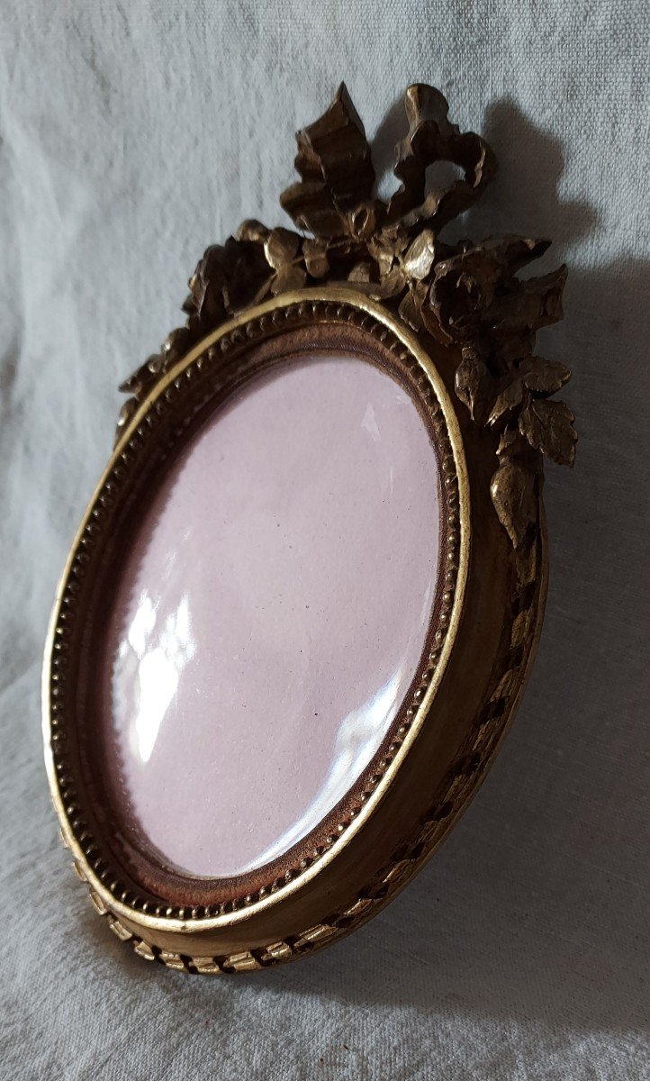 Oval Frame In Carved And Gilded Wood For Small Portrait -photo-1