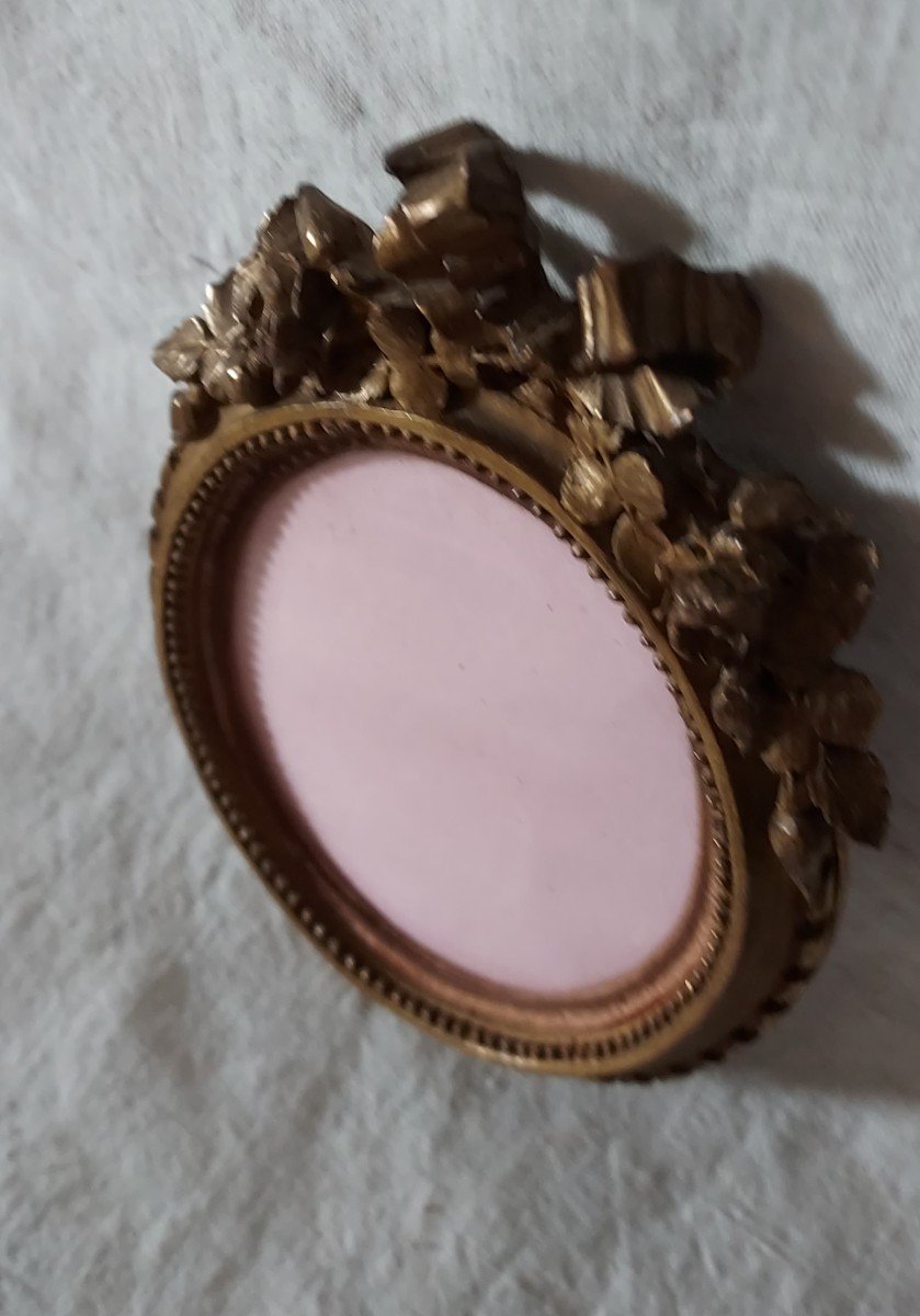 Oval Frame In Carved And Gilded Wood For Small Portrait -photo-4