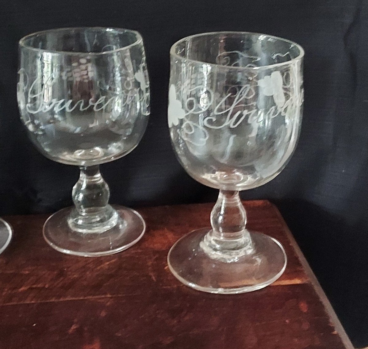 Set Of Four Balloon Wine Glasses Engraved “souvenir” Around A Grape Decor-photo-4