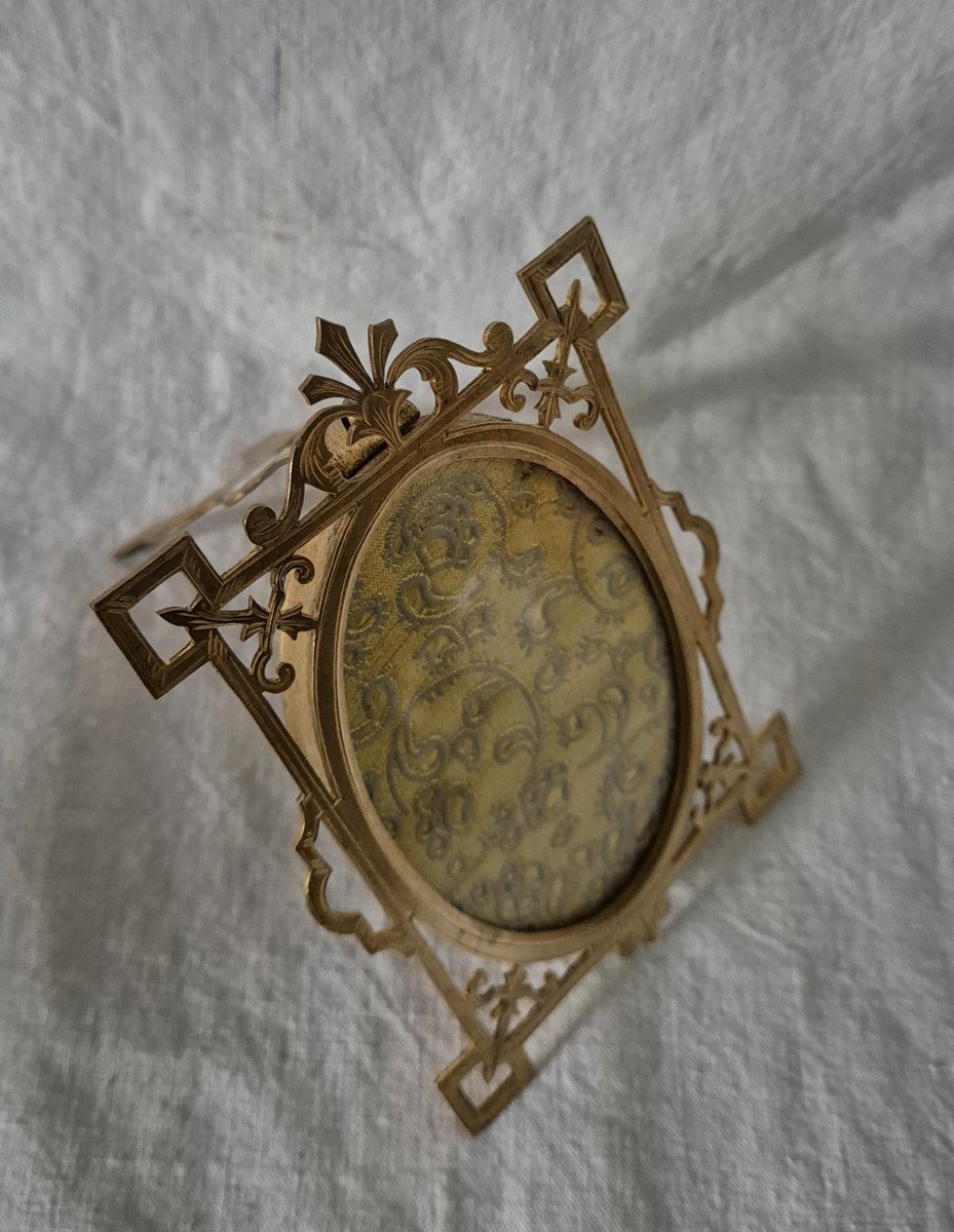 Cut And Chiseled Gilt Bronze Photo Holder Frame With Oval View-photo-2