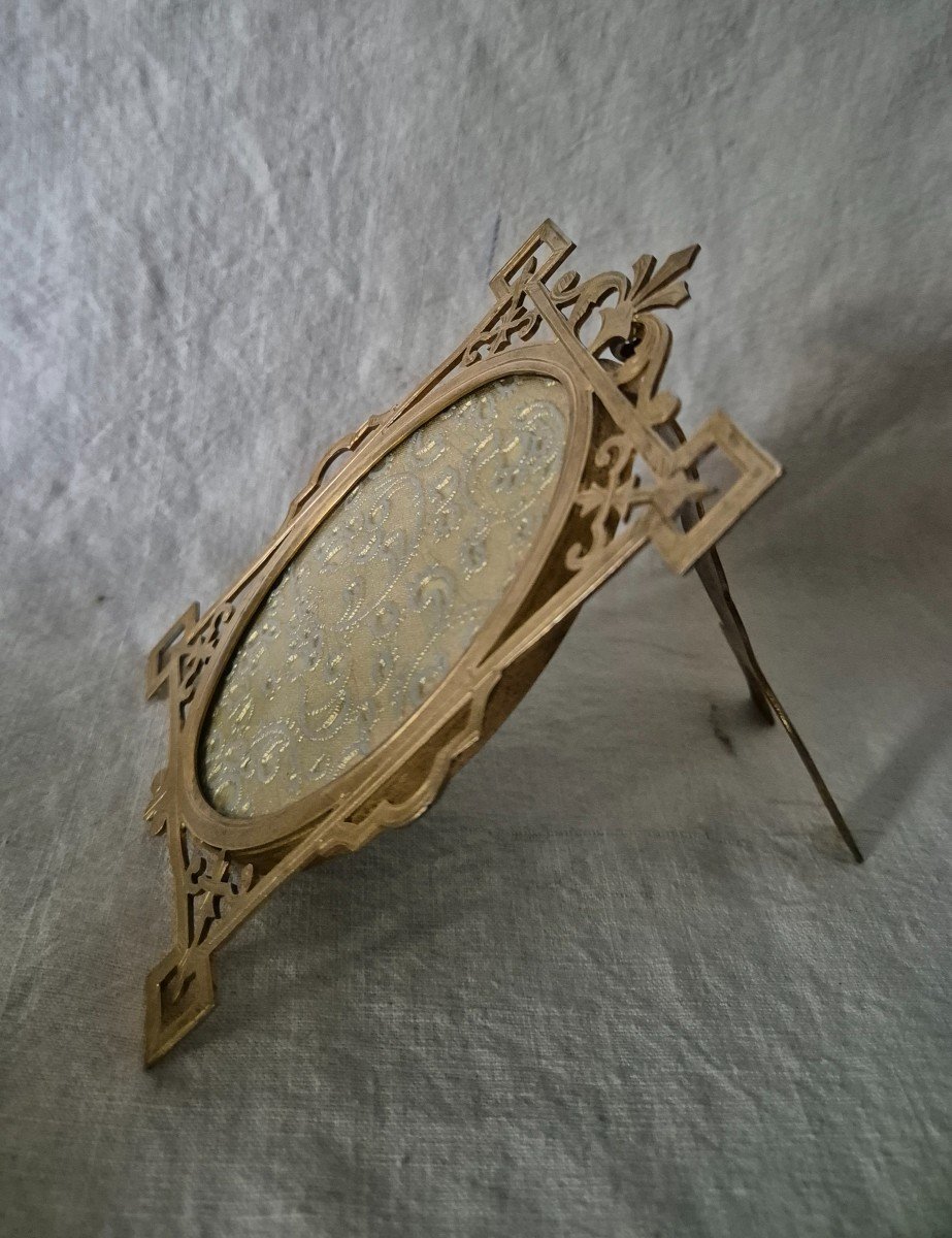 Cut And Chiseled Gilt Bronze Photo Holder Frame With Oval View-photo-3