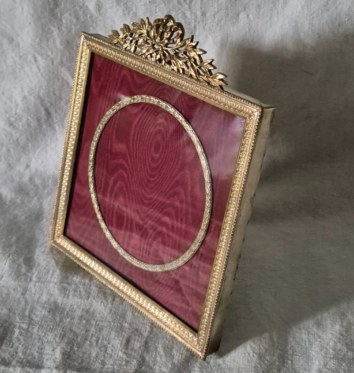 Gilt Bronze Photo Holder Frame Square Round View And Marie Louise In Opera Red Moire -photo-2