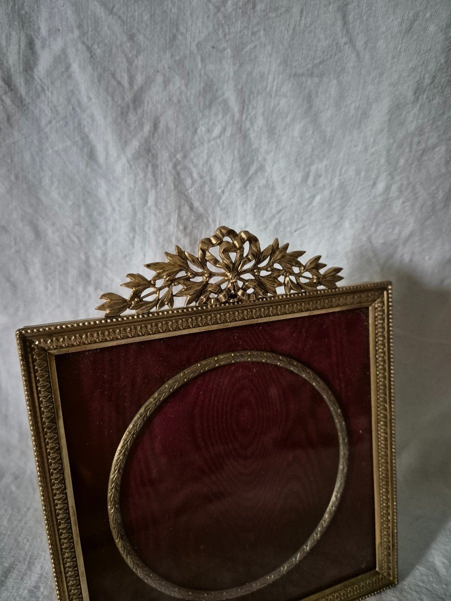 Gilt Bronze Photo Holder Frame Square Round View And Marie Louise In Opera Red Moire -photo-4