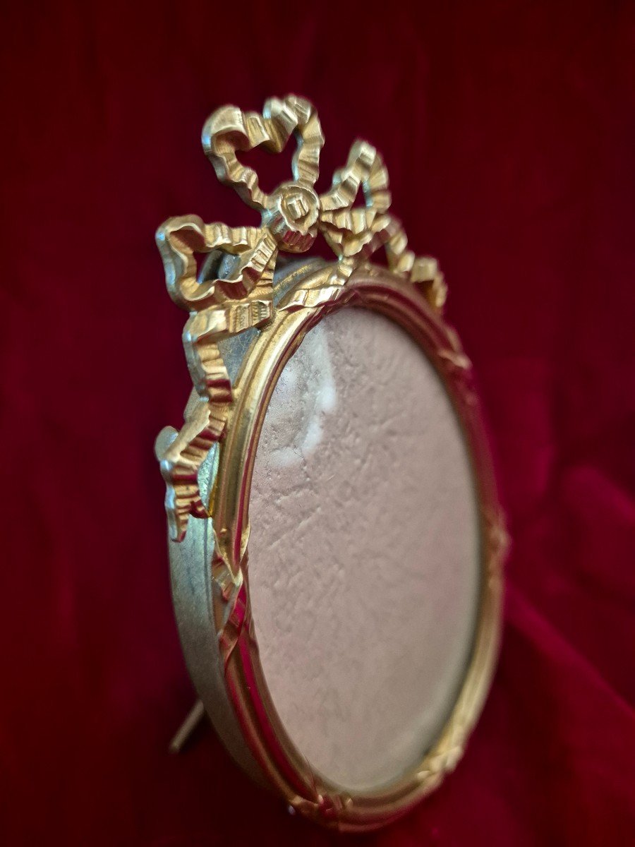 Louis XVI Style Gilt Bronze Oval Photo Frame With Large Bow And Convex Glass -photo-4