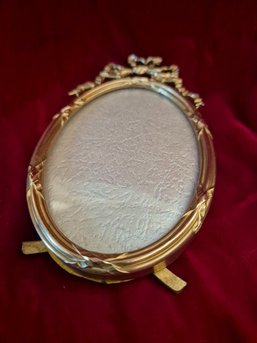 Louis XVI Style Gilt Bronze Oval Photo Frame With Large Bow And Convex Glass -photo-4