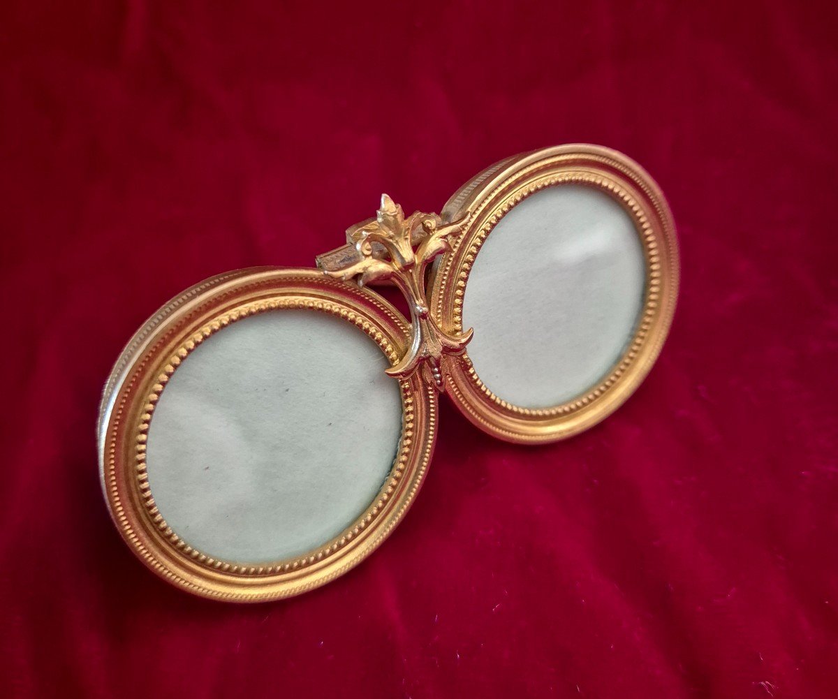 Small Diptych Photo Frame With Round Views In Gilt Bronze -photo-4