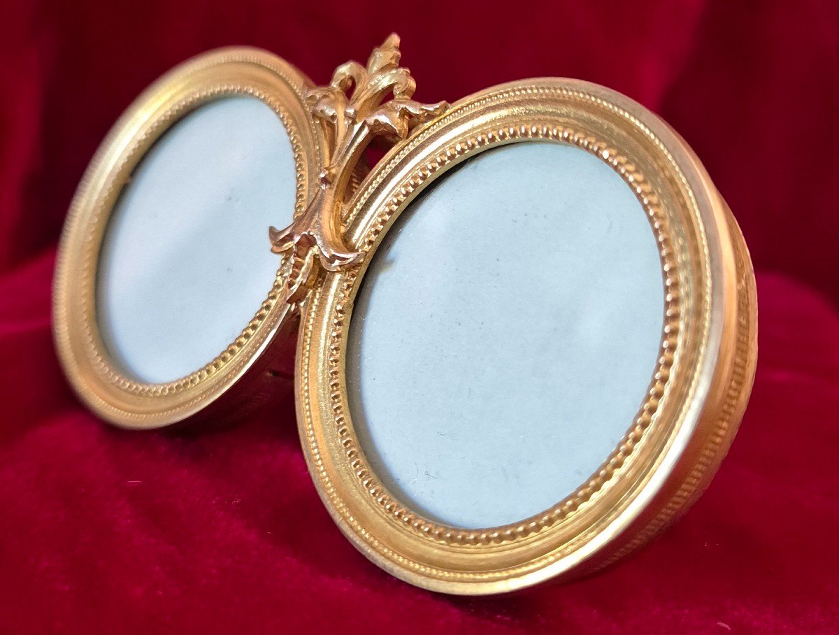 Small Diptych Photo Frame With Round Views In Gilt Bronze -photo-1