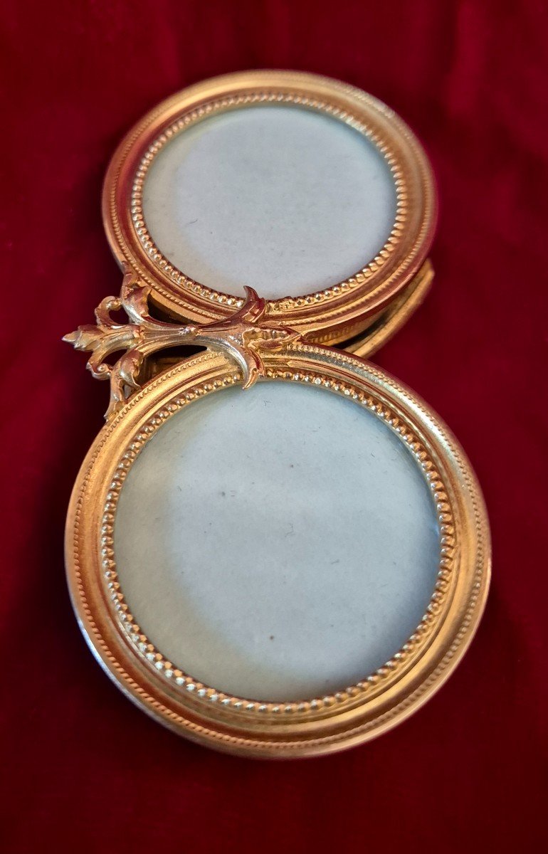 Small Diptych Photo Frame With Round Views In Gilt Bronze -photo-5