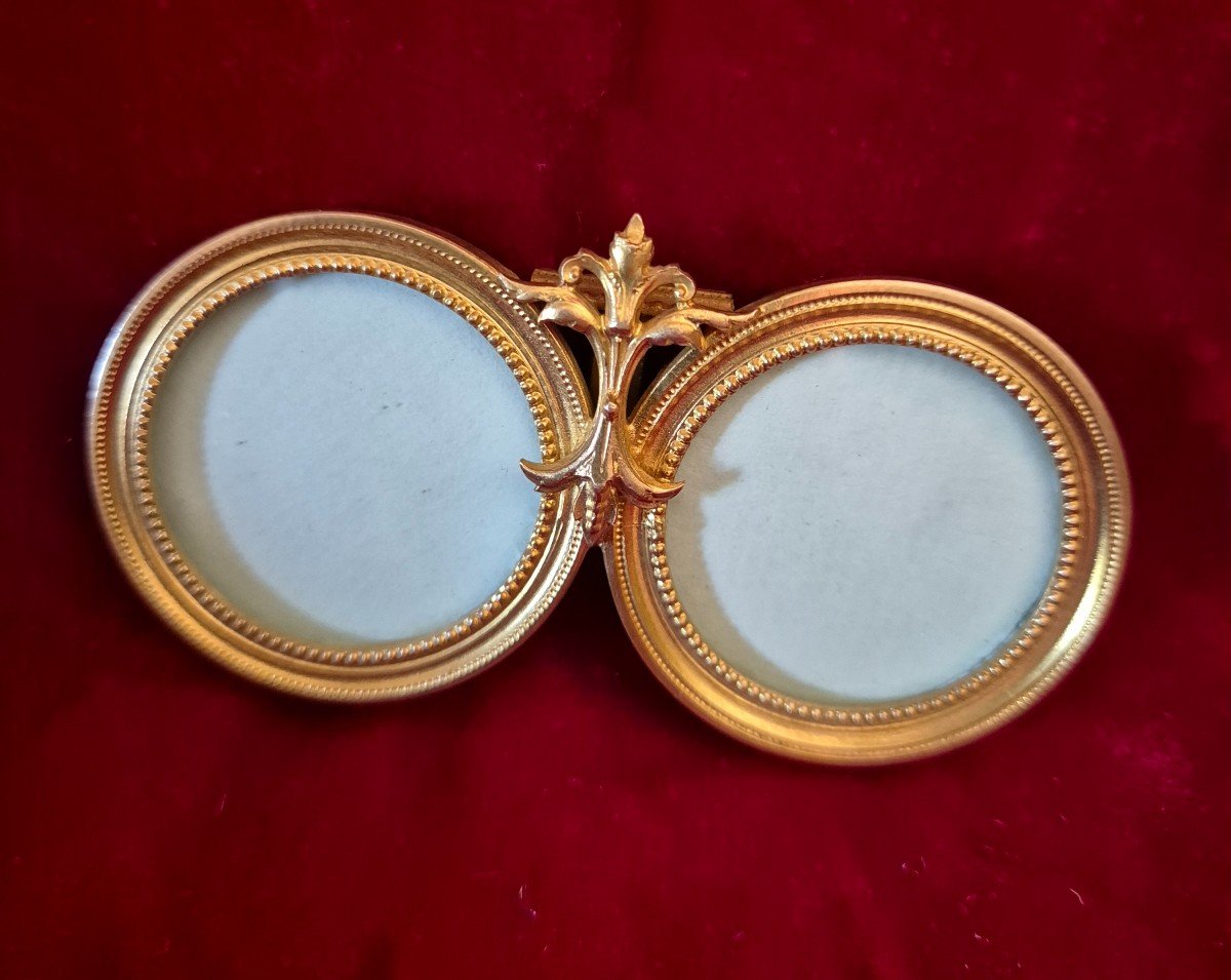 Small Diptych Photo Frame With Round Views In Gilt Bronze 