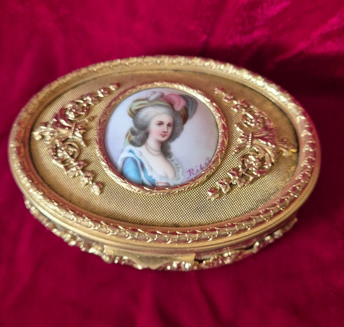 Louis XVI Style Oval Gilt Bronze Box With Porcelain Medallion Signed Ribot-photo-5