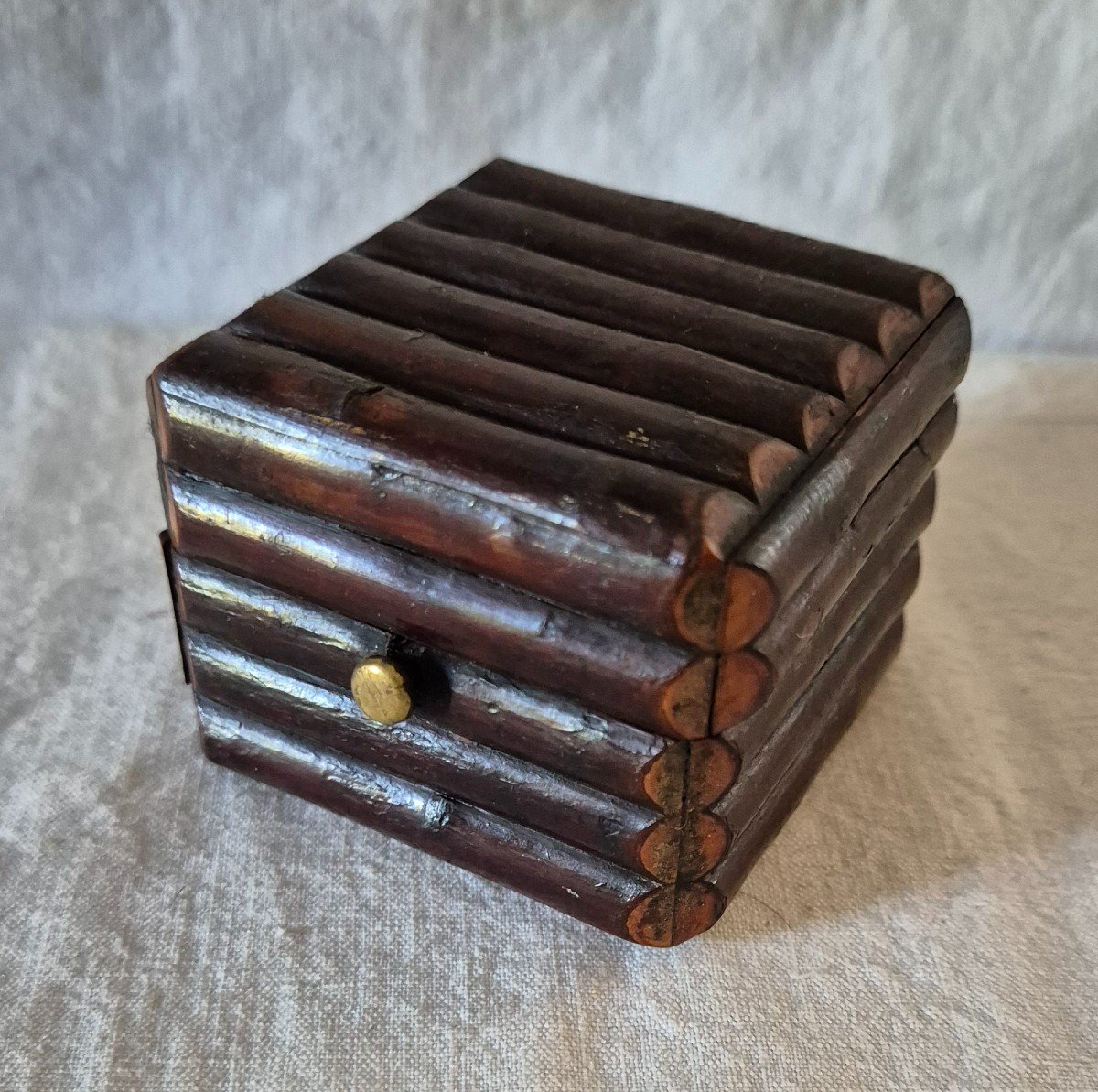 Chestnut Log Travel Inkwell And Matching Pencil Holder.-photo-2