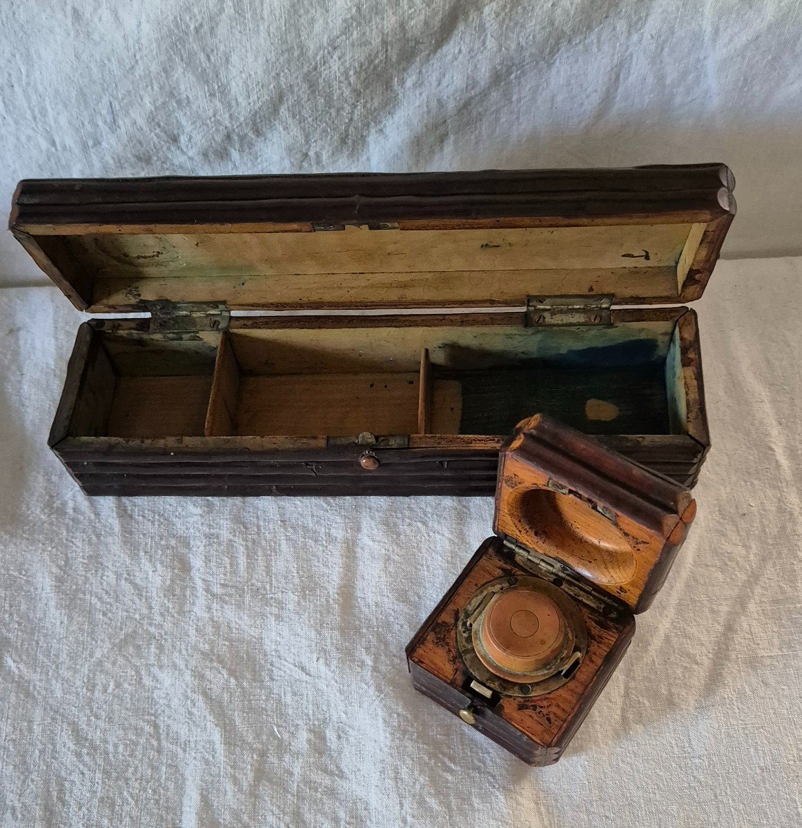 Chestnut Log Travel Inkwell And Matching Pencil Holder.-photo-3