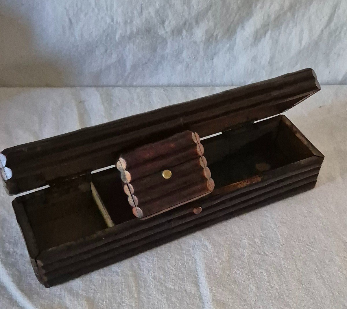 Chestnut Log Travel Inkwell And Matching Pencil Holder.-photo-2